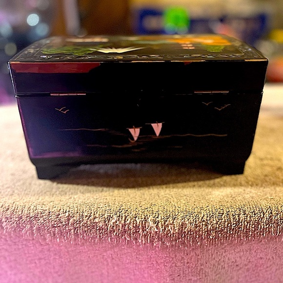 Vintage Japanese Lacquered Music Box - Picture 8 of 10